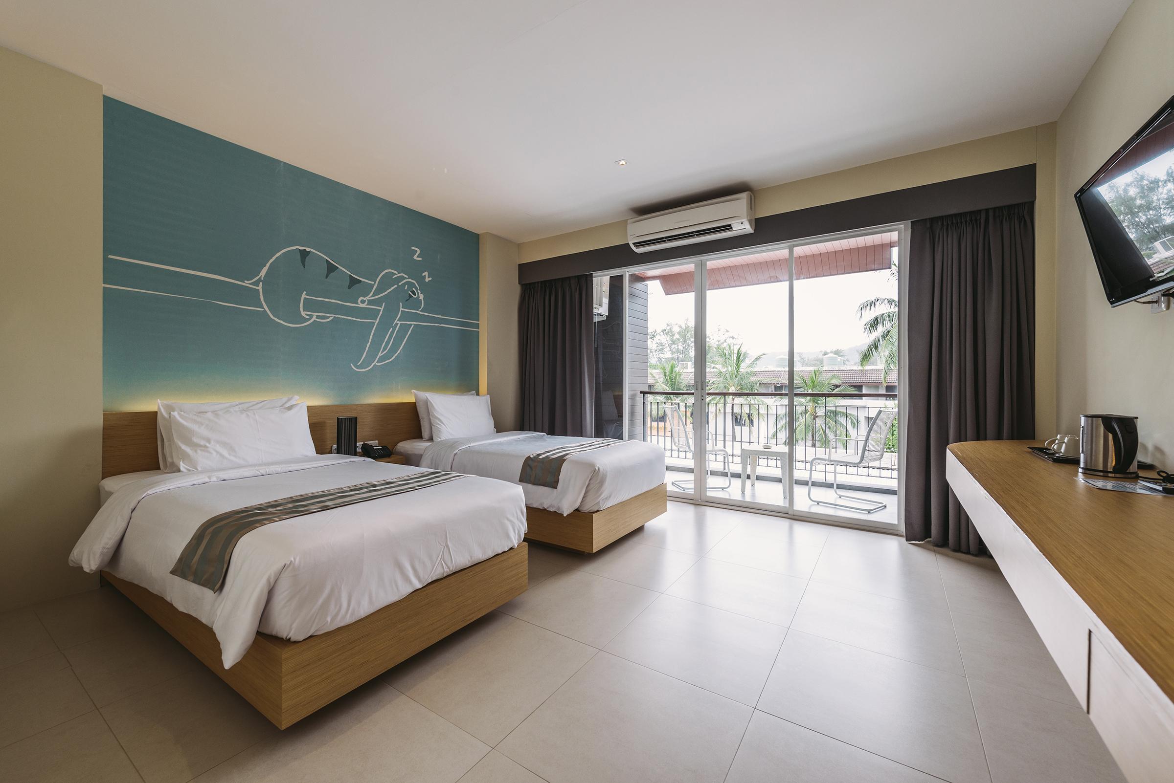 Tiras Patong Beach Hotel Екстер'єр фото